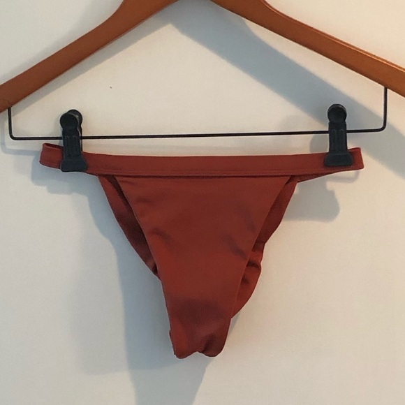 Joues de Sable Taylor Bikini Swim Bottom - Picture 3 of 14